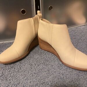 Brand new Tom’s brand wedges